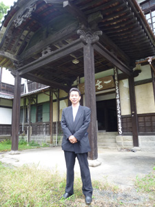 元県議会議事堂の一条閣