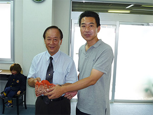 大川小学校のひまわりの種贈呈式