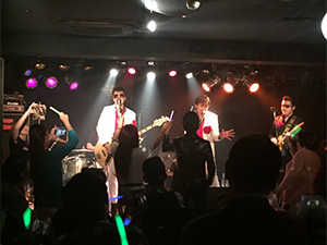 「つとケン」ライブ