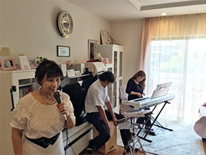 音楽とコラボした議会報告会