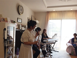 音楽とコラボした議会報告会