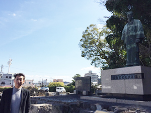 陸奥宗光像