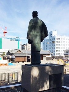 陸奥宗光像