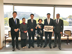 和歌山市長に2025国際博覧会誘致署名の報告