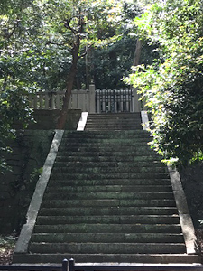 彦五瀬命様の墓所