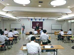 関労学校での講義