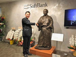 ソフトバンク本社 坂本龍馬像