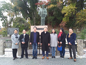 岡公園 陸奥宗光像の見学