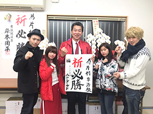 後援会事務所でハニーゴールドと