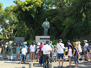 岡公園 陸奥宗光伯銅像