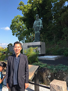 岡公園 陸奥宗光伯銅像