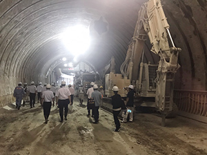 建設委員会視察 トンネル工事