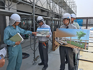 建設委員会視察 市民図書館建設現場