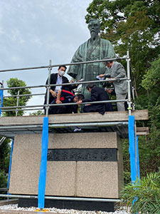 記念式典と銅像磨き体験