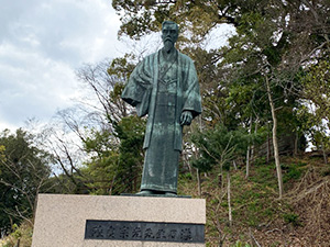 陸奥宗光先生乃像