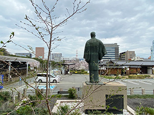 陸奥宗光先生乃像