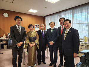 県議会閉会