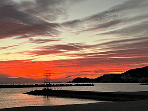 片男波の夕景