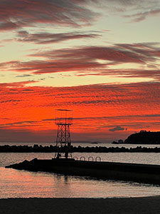 片男波の夕景