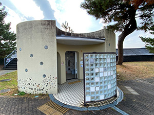八の字公園公衆トイレ