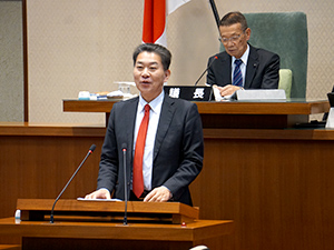 県議会一般質問で登壇