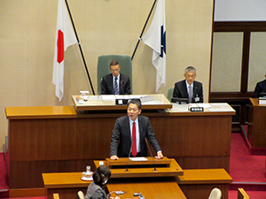 県議会一般質問で登壇