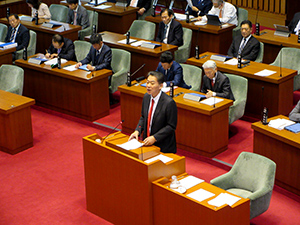 県議会一般質問で登壇
