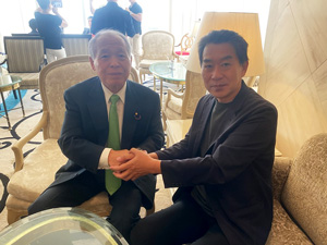 鈴木宗男参議院議員と歓談