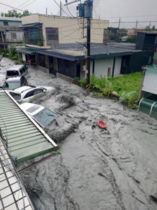 花蓮縣でのダム決壊による洪水被害