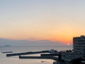和歌山市の海に沈む夕日